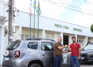 Prefeito Valcyr Rios entrega veículo para a Câmara Municipal de Pintadas
