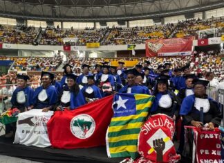 Festa em Recife celebra 30 mil alfabetizados em programa social