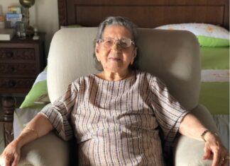 Ipirá deseja feliz aniversário para a professora Catarina