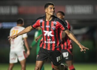 Copa Nordeste: Vitória goleia a Juazeirense e líder grupo