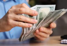 Dólar cai para R$ 4,95 com otimismo sobre acordo entre EUA e Irã