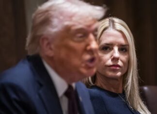 Donald Trump demite procuradora-geral dos EUA, Pam Bondi