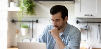 Emojis no trabalho podem prejudicar sua imagem profissional, diz estudo