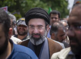 Khamenei reforça que Estreito de Ormuz terá novas regras para passagem