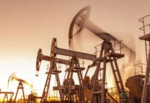 Preços do petróleo devem seguir em alta volatilidade mesmo com reabertura de estreito de Hormuz