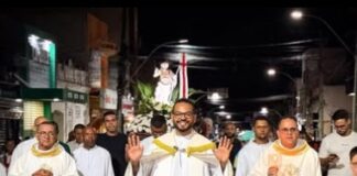 Missa e procissão marcam a Ressureição de Jesus Cristo no sábado de aleluia em Ipirá