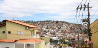 Habitantes de Perus, em SP, acusam fraude em audiência pública