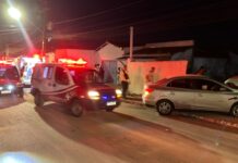 Motorista passa mal ao volante, atinge moto e bate em muro; cinco pessoas são socorridas, mas condutor morre no hospital de Coité